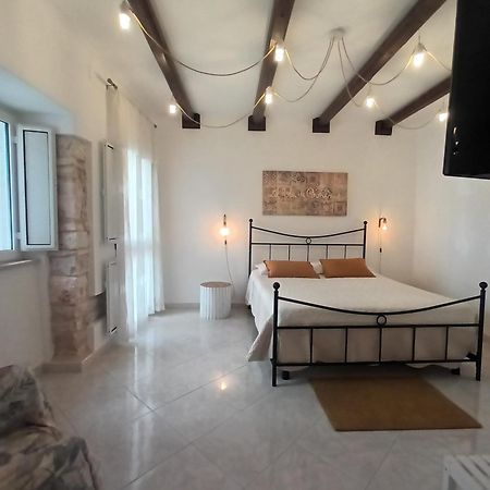 Antiche Mura Apartment Cielo di Puglia -2 matrimoniali, cucina,letto singolo e terrazzo Turi Esterno foto